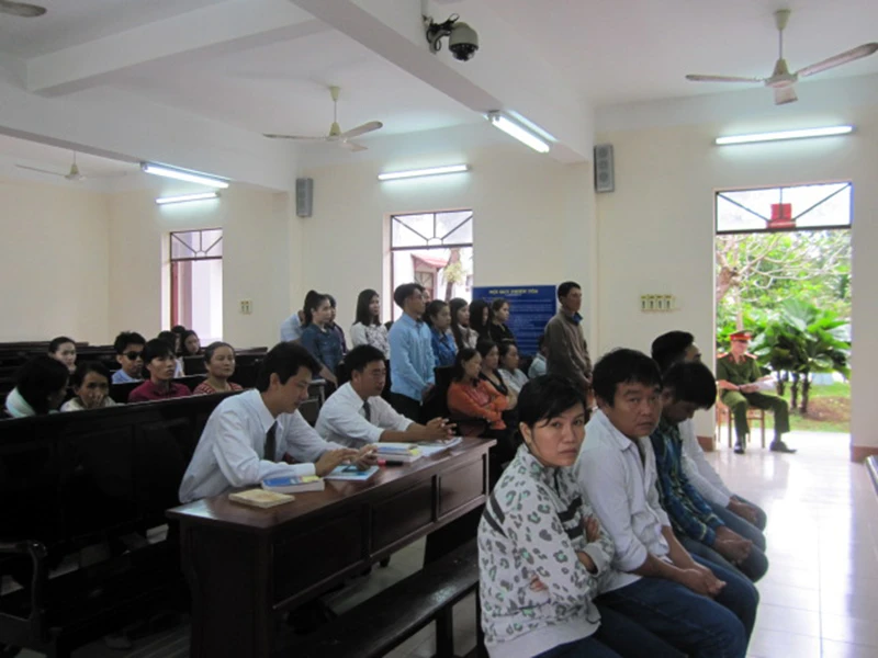 Giả vờ cắm trại ở bãi biển để tổ chức vượt biên ảnh 1