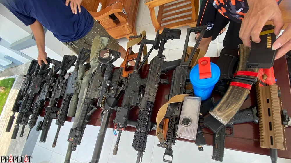 Số súng các đối tượng lắp ghép và sử dụng để tập trận giả. Ảnh:QUANG DANH Số súng các đối tượng lắp ghép và sử dụng để tập trận giả. Ảnh:QUANG DANH