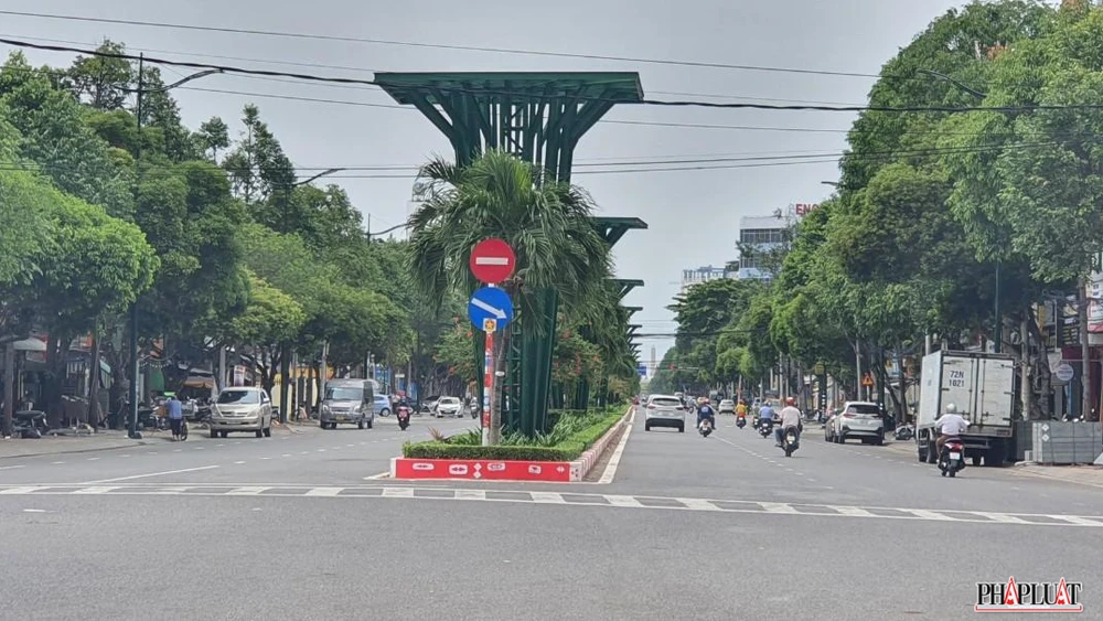 Hơn 20 trụ thép đã được lắp đặt tại đường Lê Hồng Phong, TP Vũng Tàu. Ảnh:TK