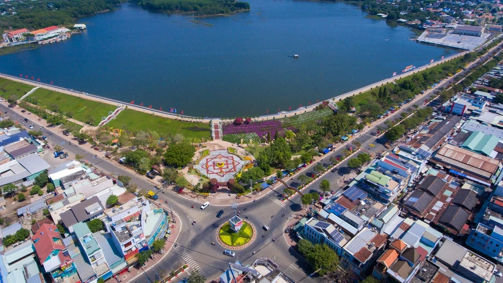 Một góc bờ hồ huyện Xuyên Mộc-Ảnh:XMNM