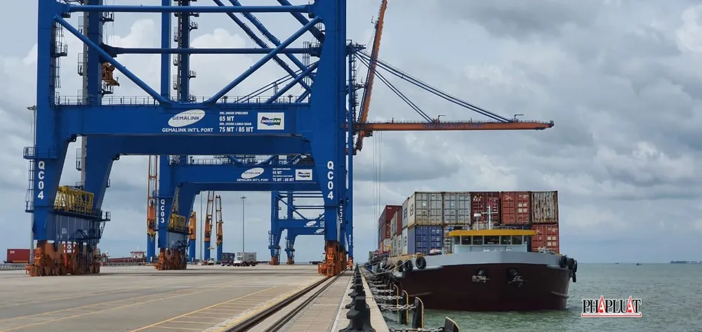 Cảng biển Bà Rịa- Vũng Tàu đang ngày càng được đầu tư, phát triển. (Ảnh tàu cập cảng Gemalink- cảng nước sâu lớn nhất khu vực Cái Mép-Thị Vải):TK Cảng biển Bà Rịa- Vũng Tàu đang ngày càng được đầu tư, phát triển. (Ảnh tàu cập cảng Gemalink- cảng nước sâu lớn nhất khu vực Cái Mép-Thị Vải):TK