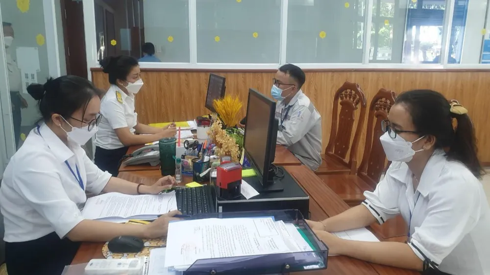 Nhiều giải pháp chống thất thu thuế từ hoạt động kinh doanh BĐS được Cục Thuế tỉnh Bà Rịa- Vũng Tàu triển khai có hiệu quả. Ảnh:TT Nhiều giải pháp chống thất thu thuế từ hoạt động kinh doanh BĐS được Cục Thuế tỉnh Bà Rịa- Vũng Tàu triển khai có hiệu quả. Ảnh:TT