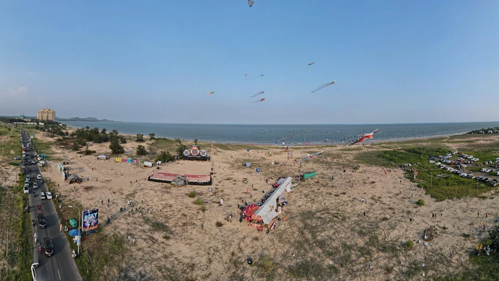 Quang cảnh nơi diễn ra chương trình-Ảnh: HS Quang cảnh nơi diễn ra chương trình-Ảnh: HS