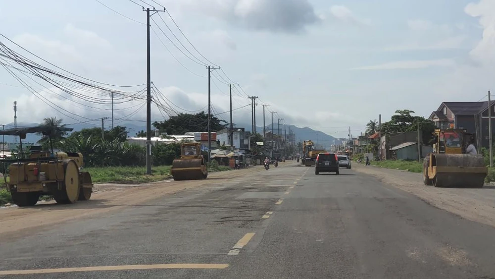 Tỉnh lộ 994 đoạn qua địa bàn xã Phước Hưng, huyện Long Điền đang được gấp rút thi công theo chỉ đạo của UBND tỉnh. Ảnh:TK