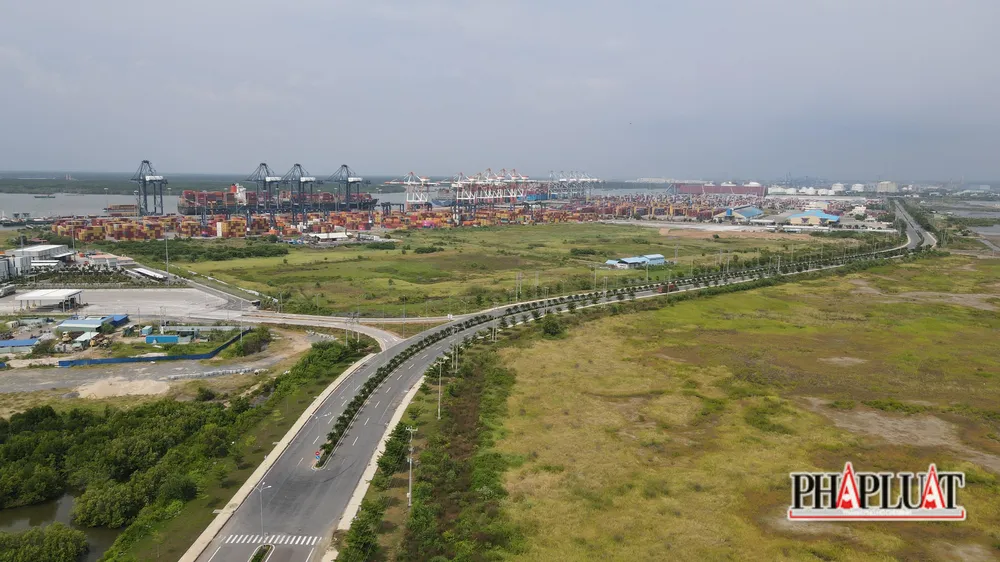 Các chuyên gia cho rằng Bà Rịa- Vũng Tàu cần quy hoạch trở thành trung tâm kho vận Logistics cấp quốc gia. Ảnh: TK- Một góc cụm cảng Cái Mép- Thị Vải
