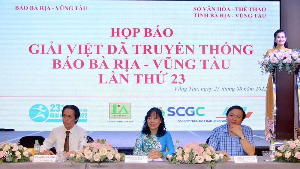 Ban tổ chức thông tin về Giải Việt dã tổ chức vào ngày 27-8 tới tại cung đường biển đẹp nhất TP.Vũng Tàu-Ảnh:VQ Ban tổ chức thông tin về Giải Việt dã tổ chức vào ngày 27-8 tới tại cung đường biển đẹp nhất TP.Vũng Tàu-Ảnh:VQ