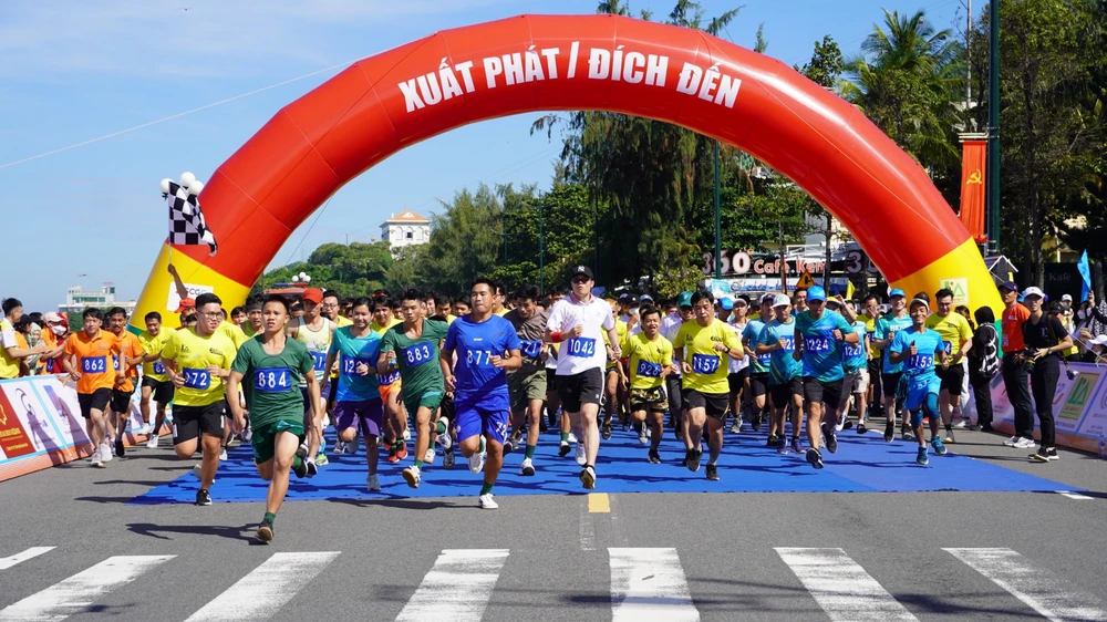 Các VĐV nam tham gia đấu. Ảnh: TĐ