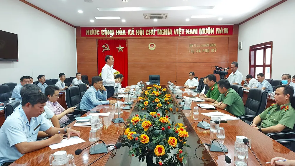 Cuộc họp chiều 30-8 tại UBND thị xã Phú Mỹ-Ảnh:KN