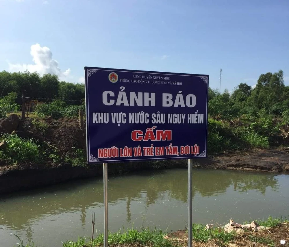 Biển cảnh báo phòng chống đuối nước tại huyện Xuyên Mộc-Ảnh:XM