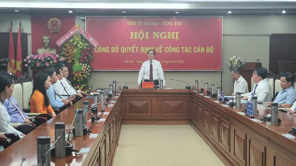 Ông Phạm Viết Thanh phát biểu giao nhiệm vụ cho ông Lê Hoàng Hải. Ảnh:TK