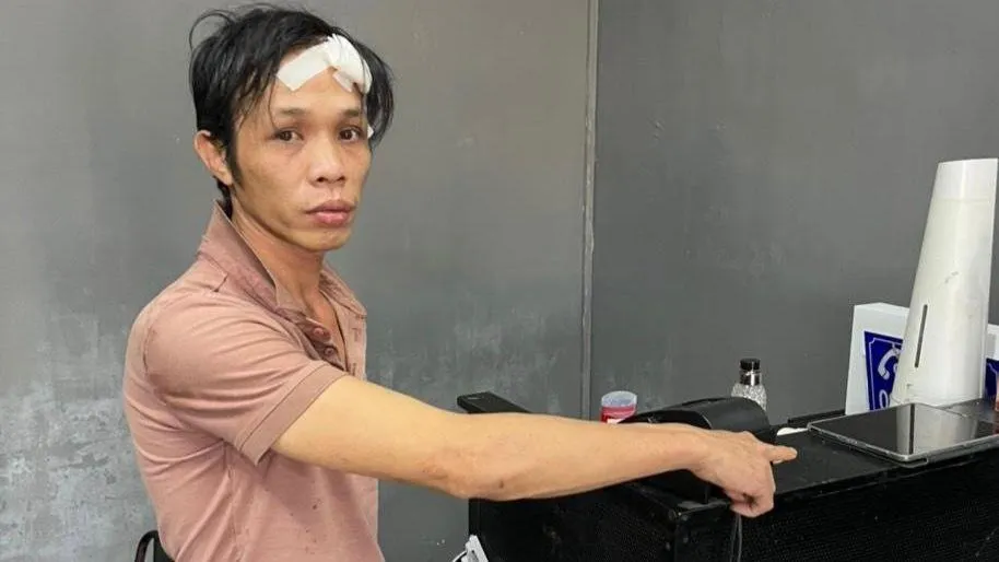 Bị can Phúc được đưa tới hiện trường thực nghiệm điều tra-Ảnh:ĐT