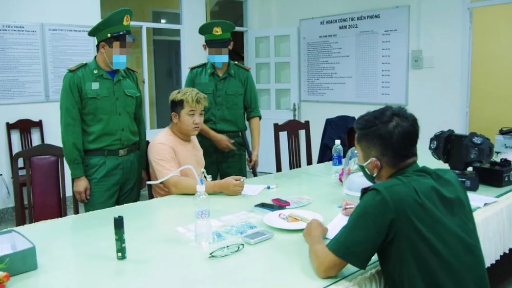Biên phòng Bà Rịa-Vũng Tàu bắt giữ một đối tượng tàng trữ trái phép chất ma túy. Ảnh: DA