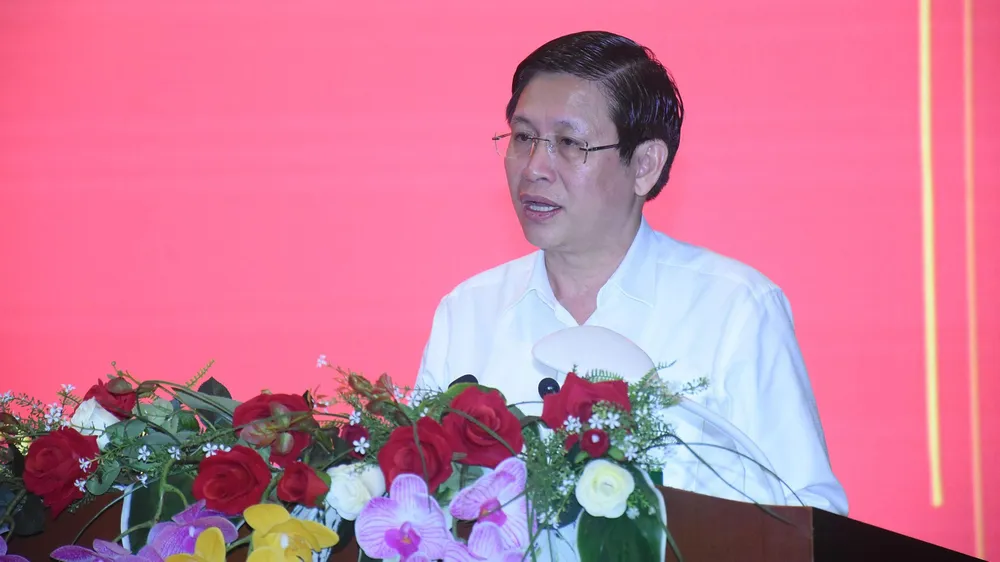 Ông Lê Ngọc Khánh, phó chủ tịch UBND tỉnh Bà Rịa-Vũng Tàu thông tin tại hội nghị sáng 13-10. Ảnh: KT