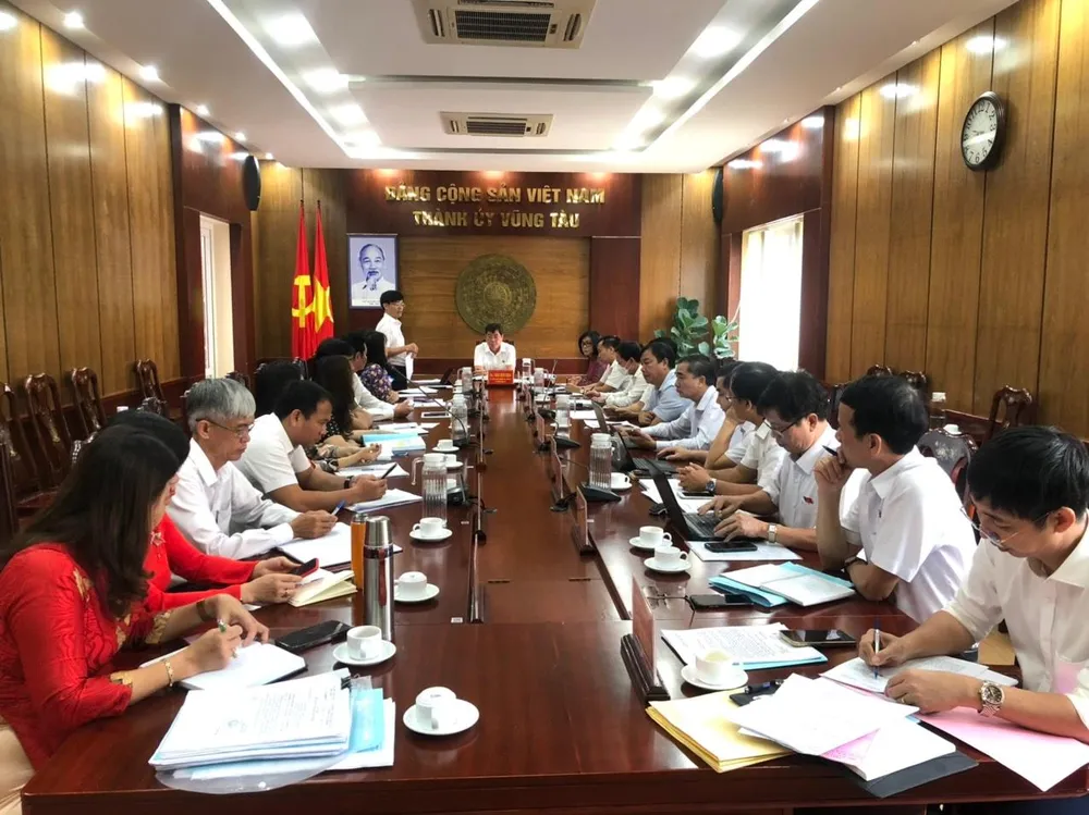 Buổi làm việc của Thường trực Thành ủy Vũng Tàu với công ty Khang Linh ngày 3-11. Ảnh: TT