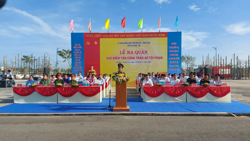 Đại tá Bùi Văn Thảo, giám đốc Công an tỉnh thể hiện sự quyết tâm của các lực lượng trong đợt cao điểm trấn áp tội phạm. Ảnh:TK