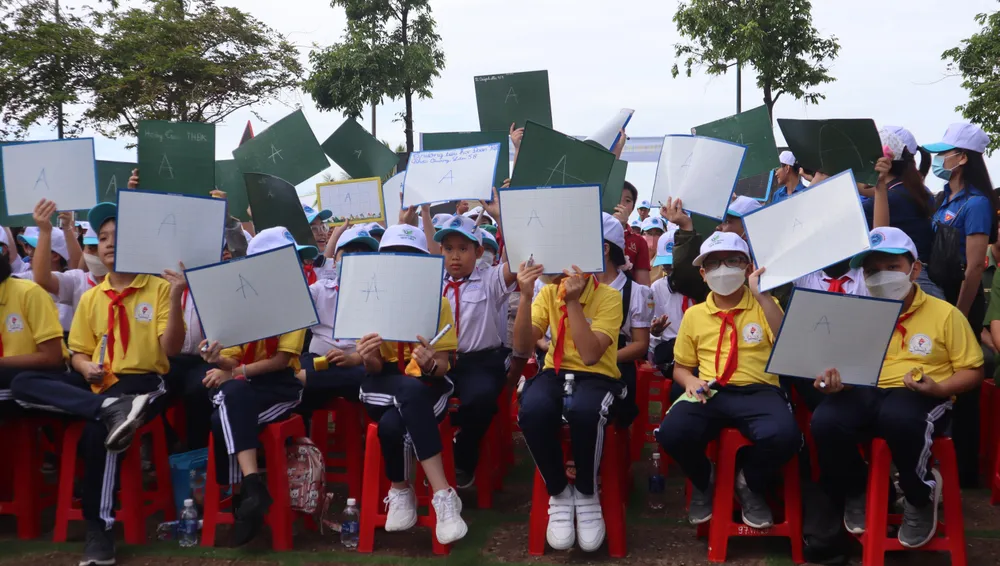Các bạn học sinh tham gia chương trình Rung Chuông Vàng tìm hiểu về biển đảo, bảo vệ môi trường biển. Ảnh: TK Các bạn học sinh tham gia chương trình Rung Chuông Vàng tìm hiểu về biển đảo, bảo vệ môi trường biển. Ảnh: TK