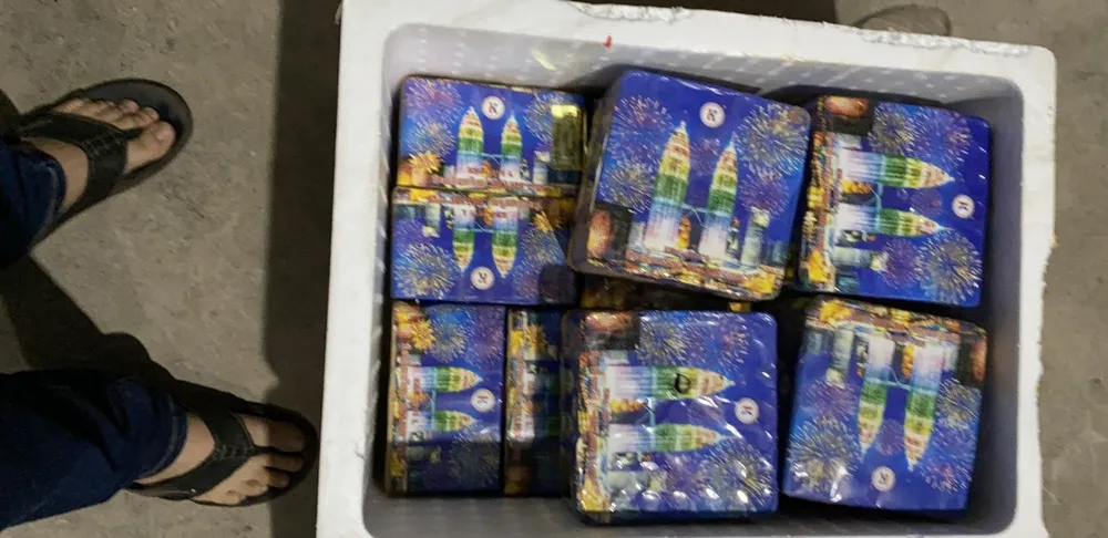 Một phần số pháo hoa thu giữ tại nhà. Ảnh: HS Một phần số pháo hoa thu giữ tại nhà. Ảnh: HS