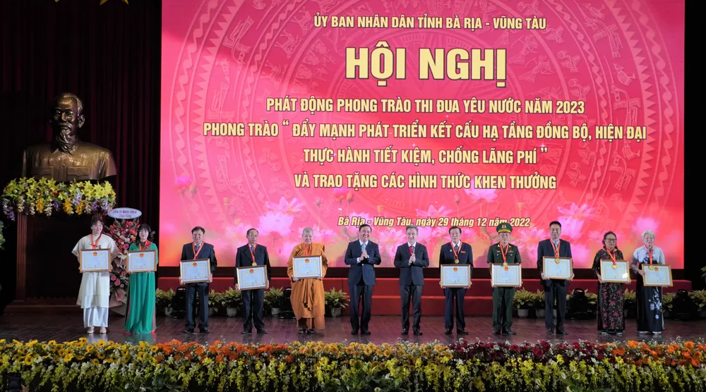 Vinh danh 10 công dân ưu tú tỉnh Bà Rịa-Vũng Tàu năm 2022. Ảnh: TK