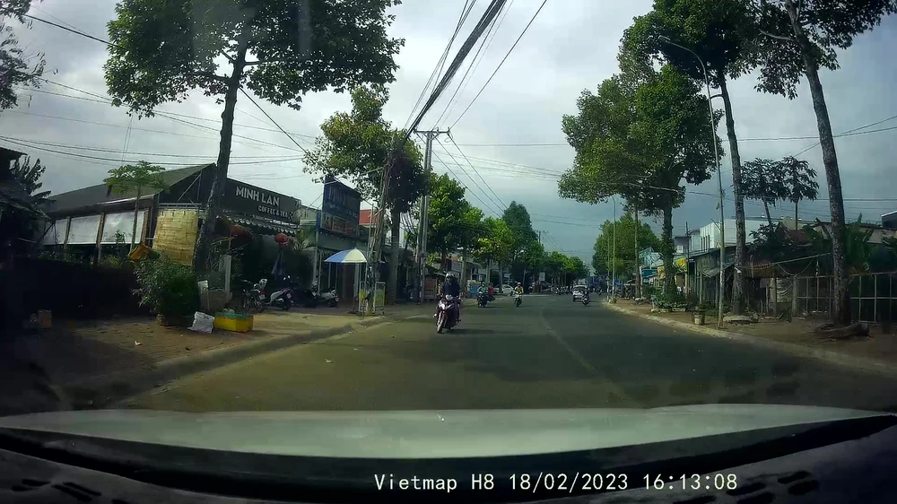 Hình ảnh camera hành trình ghi lại thời điểm xảy ra tai nạn. Ảnh trích xuất.