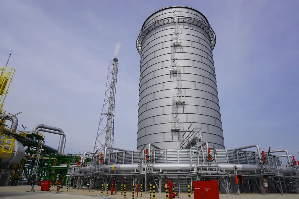 Hệ thống tháp đuốc mặt đất khép kín đầu tiên tại Việt Nam giúp giảm chói, âm thanh trong quá trình hoạt động của flare. Ảnh: LSP Hệ thống tháp đuốc mặt đất khép kín đầu tiên tại Việt Nam giúp giảm chói, âm thanh trong quá trình hoạt động của flare. Ảnh: LSP