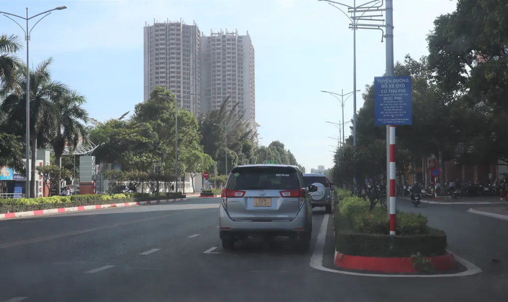 Đường Nguyễn Thái Học, phường 7, TP vũng Tàu đã được kẻ vạch, gắn bảng thông báo việc thu phí. Ảnh:TK