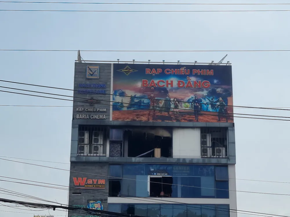 Vụ cháy xuất phát từ phòng chiếu phim số 1 rạp chiếu phim ở tầng 4 của nhà sách. Ảnh: TĐ