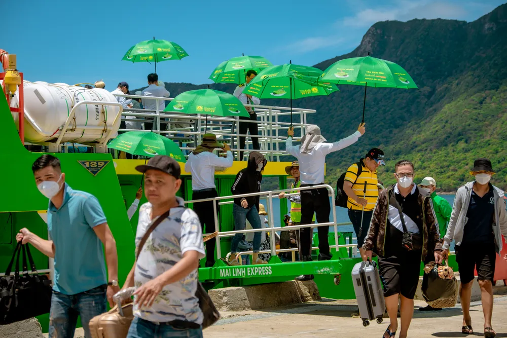 Tàu khách Côn Đảo