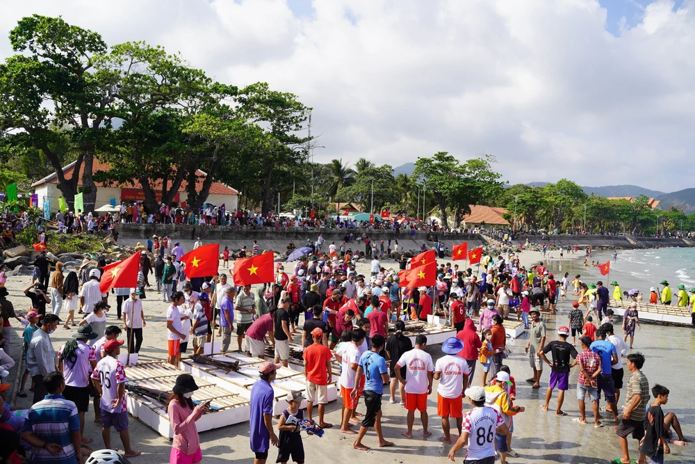 Các đội chuẩn bị tham gia cuộc đua. Các đội chuẩn bị tham gia cuộc đua.