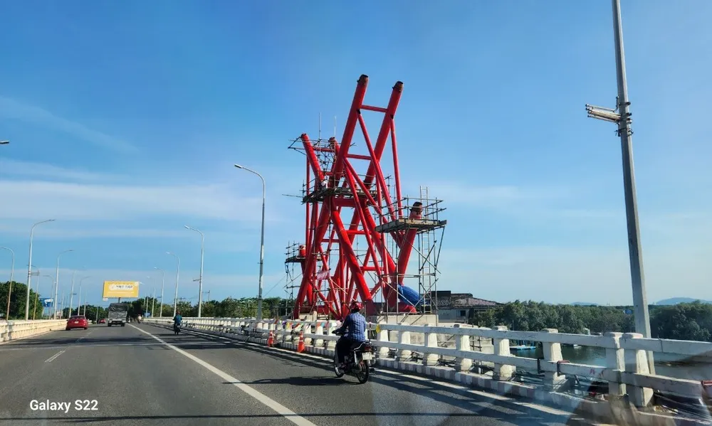 Khung thép dự kiến được lắp dựng hoàn thành trong tháng 6-2023. Ảnh: TK Khung thép dự kiến được lắp dựng hoàn thành trong tháng 6-2023. Ảnh: TK