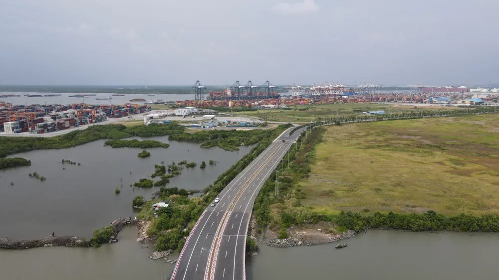 Giao thông kết nối liên vùng hoàn thiện là động lực cho sự phát triển mạnh mẽ của Bà Rịa-Vũng Tàu. Ảnh: KN