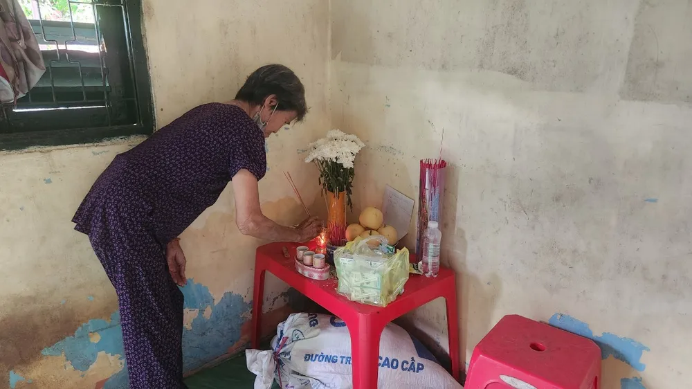 Bà ngoại của Phụng cho biết trong sáng 18-8 cháu Bo đã được hỏa táng và gửi vào chùa. Ảnh:TK Bà ngoại của Phụng cho biết trong sáng 18-8 cháu Bo đã được hỏa táng và gửi vào chùa. Ảnh:TK