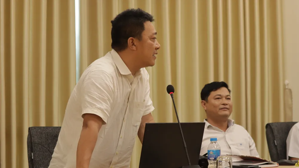 Phóng viên báo Tuổi Trẻ đặt câu hỏi cho ban tổ chức tại họp báo. Ảnh: TK Phóng viên báo Tuổi Trẻ đặt câu hỏi cho ban tổ chức tại họp báo. Ảnh: TK