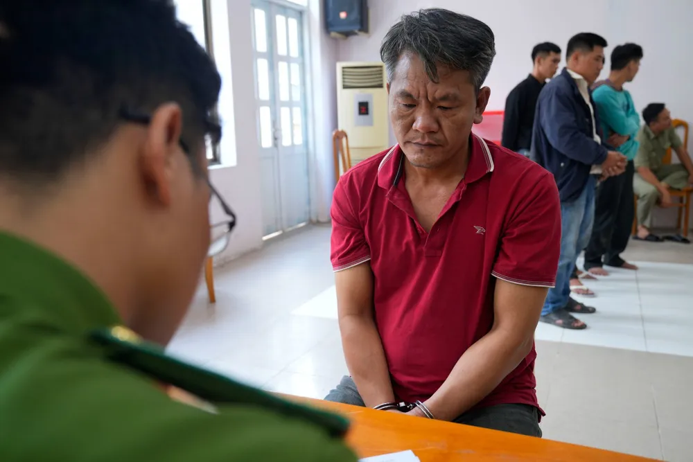 Bùi Văn May làm việc với công an. Ảnh: MK