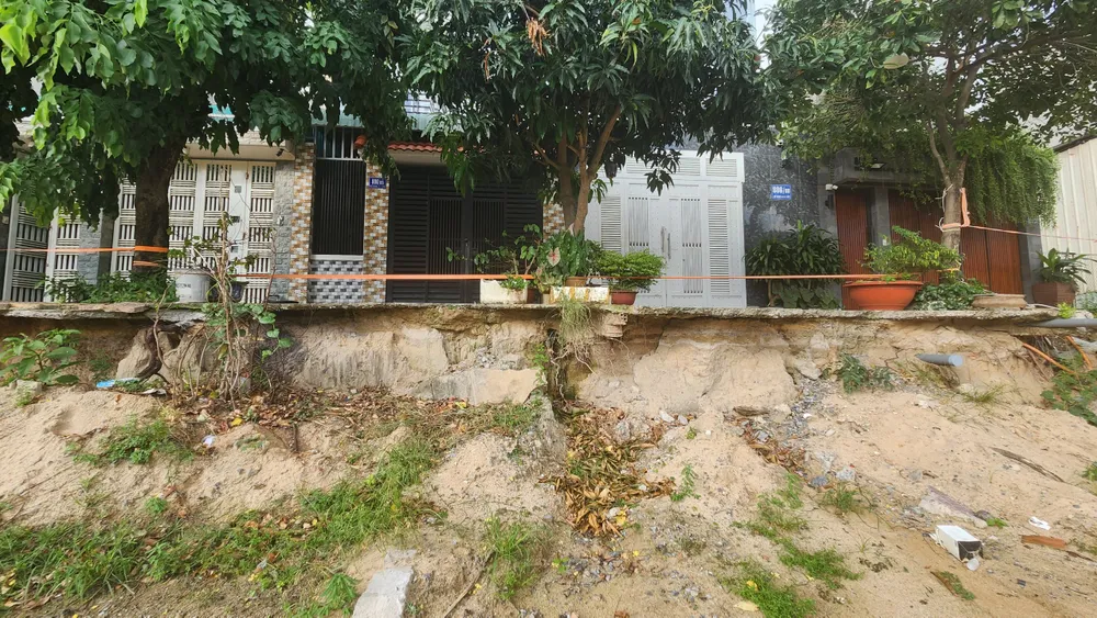 Nguyên nhân được xác định do chủ đầu tư dự án đã bán nền, không quản lý việc người dân xây sai cao độ so với quy hoạch được duyệt. Ảnh: TK