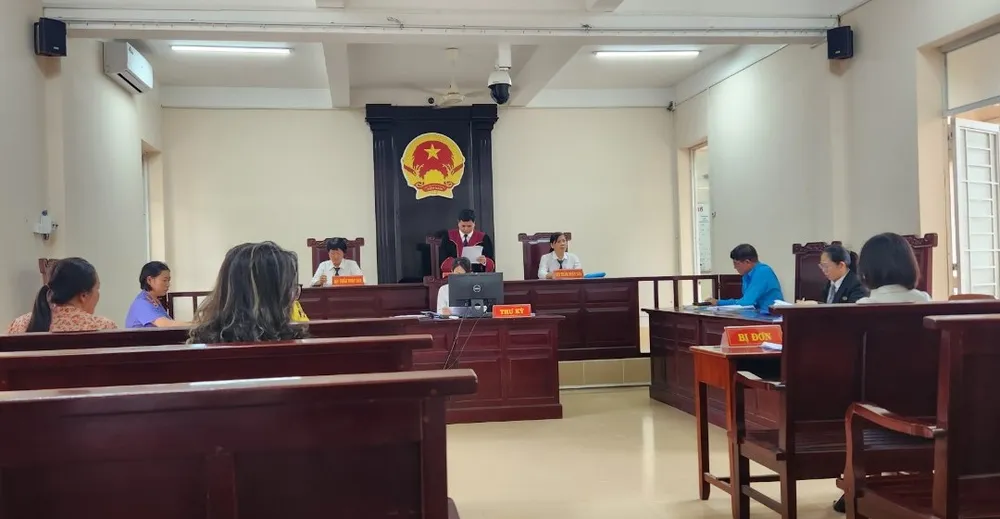 TAND thị xã Phú Mỹ có quyết định tạm ngừng phiên tòa, thời gian mở lại là ngày 12-10 tới đây. Ảnh: TK Phien_toa_lao_dong.jpg