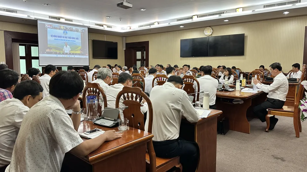 Các địa phương trong đó có Bà Rịa-Vũng Tàu dự họp trực tuyến cuộc họp do Thứ trưởng Bộ NN&PTNT Phùng Đức Tiến chủ trì ngày 28-9. Ảnh: TK Hop_IUU.jpg