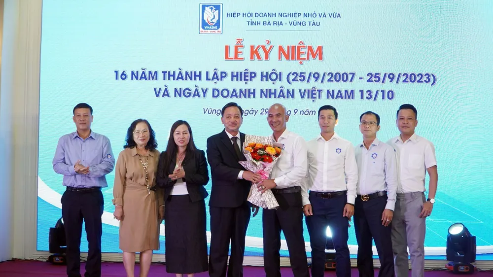 Ra mắt chi hội mới trực thuộc Hiệp hội Doanh nghiệp nhỏ và vừa tỉnh Bà Rịa-Vũng Tàu. Ảnh: QV Hiep_hoi_doanh_nghiep-nho_va_vua_BRVT_ra_mat_hoi_vien.jpg