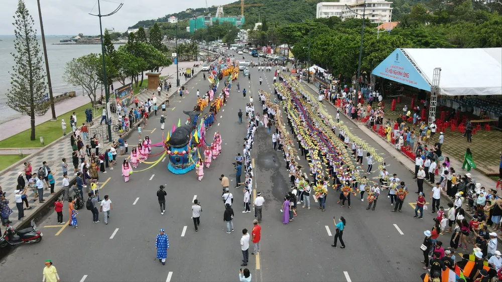 Lễ Nghinh Ông Vũng Tàu thu hút người dân, du khách. Ảnh: TK Nghinh_ong_Vung_Tau_3.JPG
