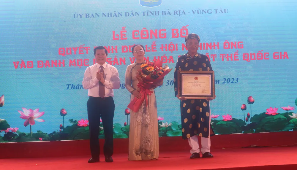 Đón nhận quyết định đưa Lễ hội Nghinh Ông, phường Thắng Tam, Vũng Tàu vào Danh mục Di sản văn hóa phi vật thể quốc gia. Ảnh: TK Nghinh_Ong_Vung_Tau.JPG
