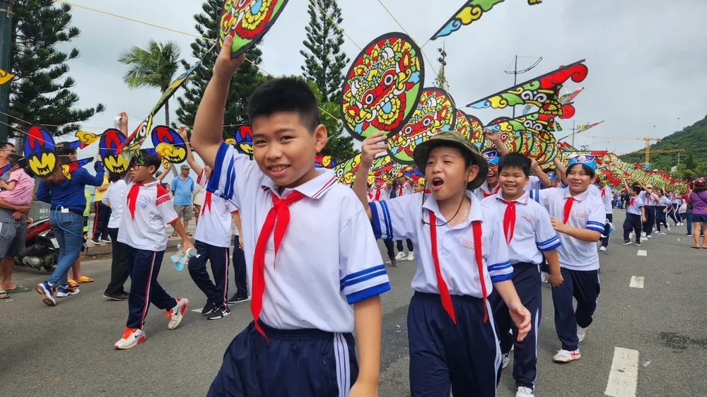 Học sinh Vũng Tàu tham gia lễ rước Ông. Ảnh: TK nghinh_ong_Vung_Tau_9.jpg