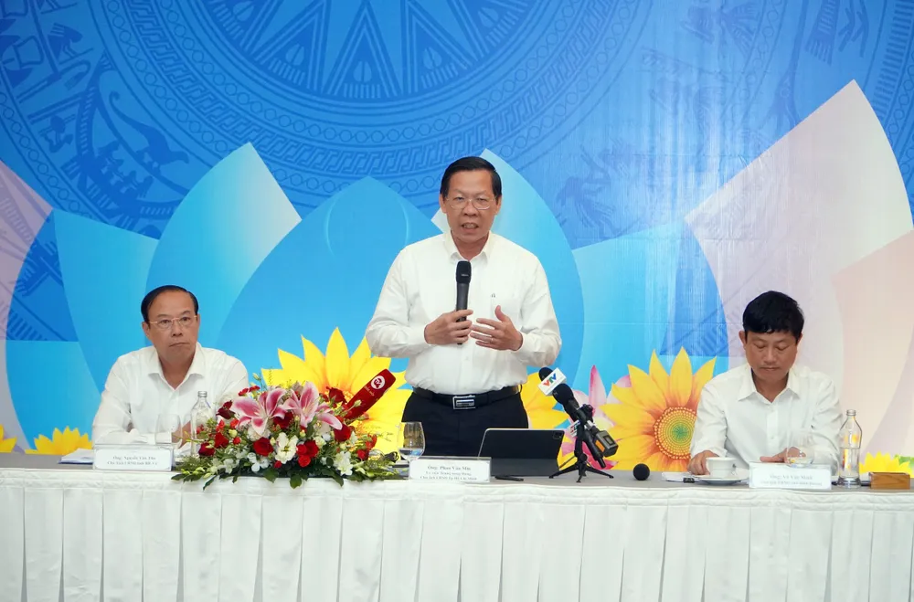 Ông Phan Văn Mãi, Chủ tịch UBND TP.HCM phát biểu tổng hợp các vấn đề đã thống nhất tại hội nghị. Ảnh: VQ Ong-Phan-Van-Mai.jpg