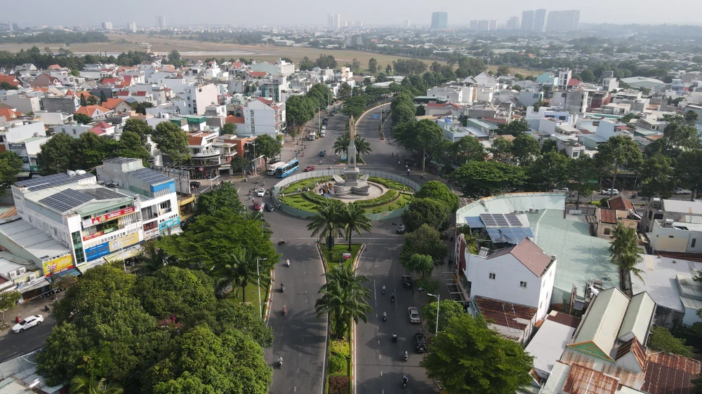 Bắt đầu di dời Tượng đài Dầu khí ở Vũng Tàu sang vị trí mới