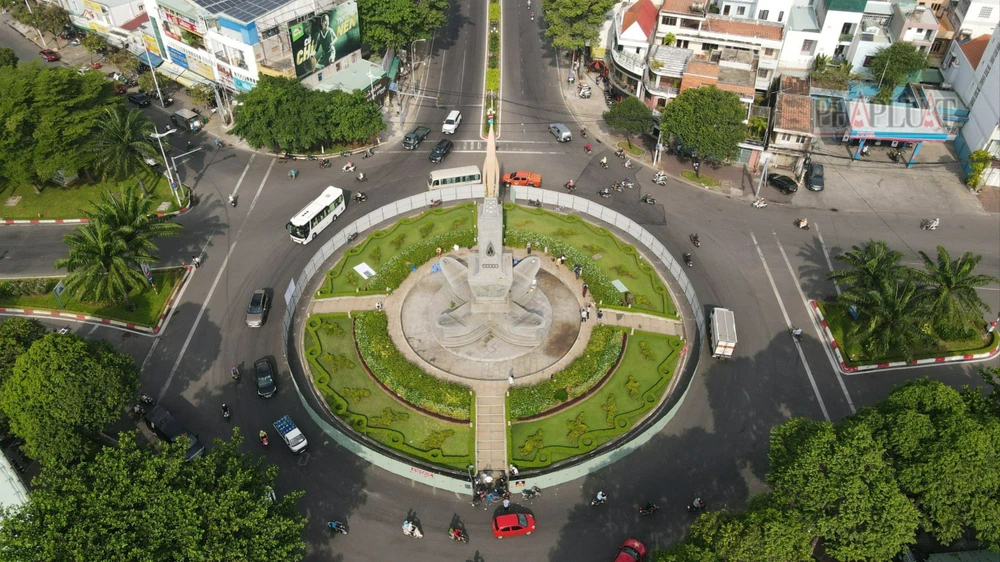 Bắt đầu di dời Tượng đài Dầu khí ở Vũng Tàu sang vị trí mới