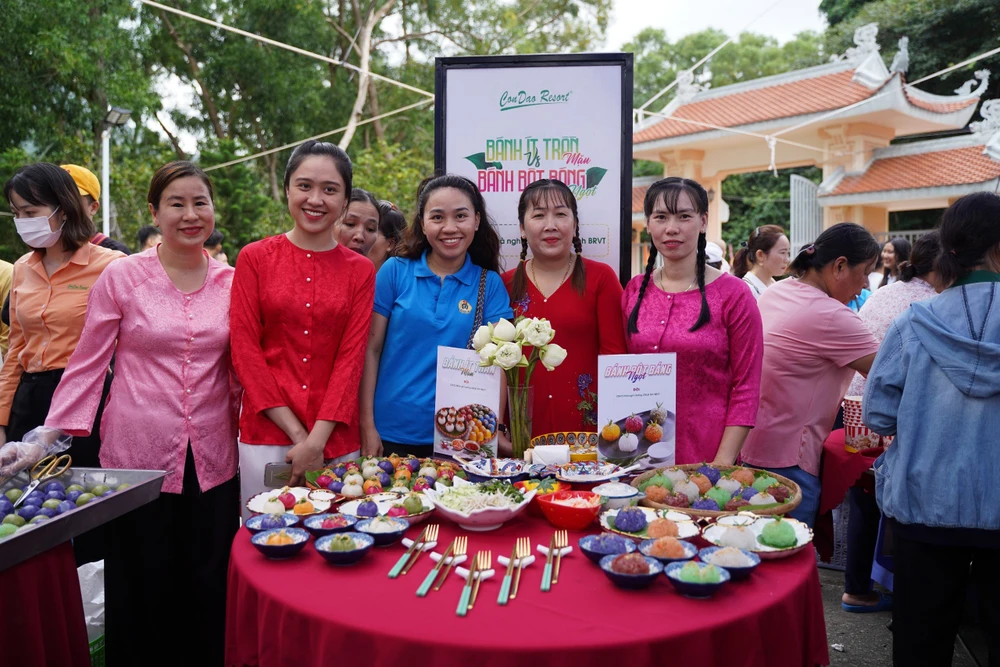 Hội thi làm bánh. Ảnh: MC Nhiều hoạt động văn hóa, thể thao tại Lễ Giỗ bà Phi Yến lần thứ 238 tại Côn Đảo