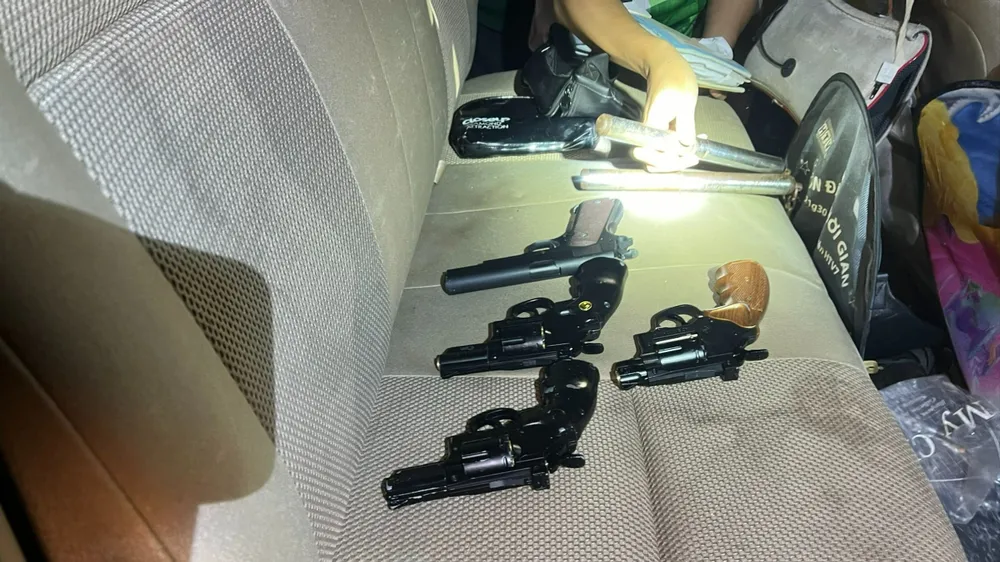 Vũng Tàu: Kiểm tra nồng độ cồn phát hiện tài xế và 6 người dương tính với ma túy và nhiều súng, hung khí