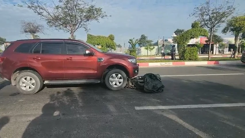 Bà Rịa- Vũng Tàu: Nghi vấn tài xế chở hàng cấm vứt xe ô tô lại bỏ trốn khi bị truy đuổi