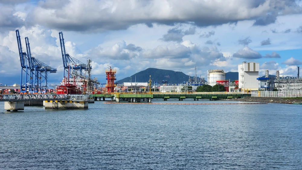Công nghiệp và cảng biển, logistics là những ngành tỉnh Bà Rịa- Vũng Tàu có nhiều dự án kêu gọi đầu tư. Ảnh: TK cang-bien-9057-5558-3251.jpg