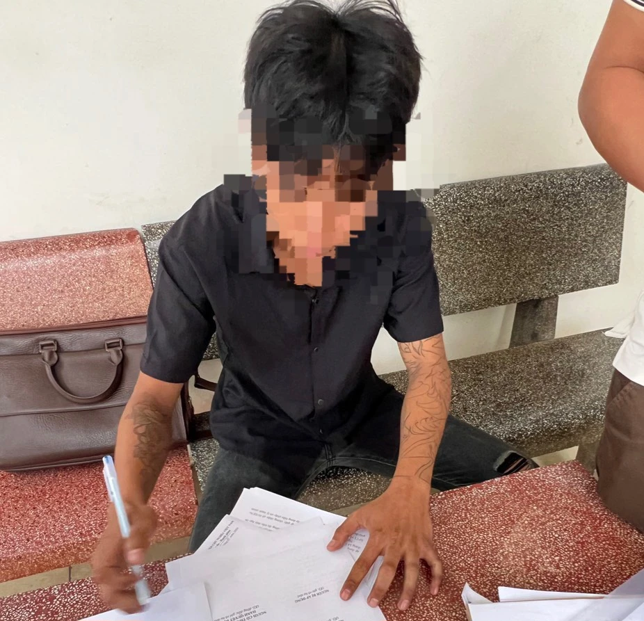 Buộc đưa vào trường giáo dưỡng đối với thiếu niên nhậu say đe dọa chém cha dượng