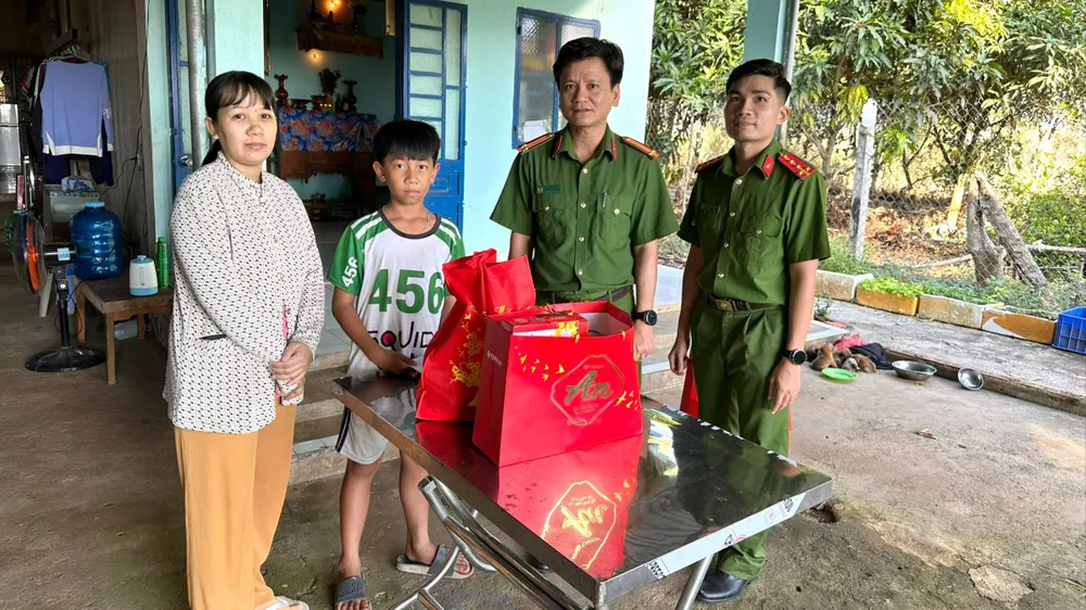 Chương trình mang nhiều ý nghĩa của phòng Cảnh sát Hình sự công an Bà Rịa- Vũng Tàu dịp trước Tết Nguyên đán Giáp Thìn 2024. Ảnh: QH Phong-Canh-sat-hinh-su-h3.jpg