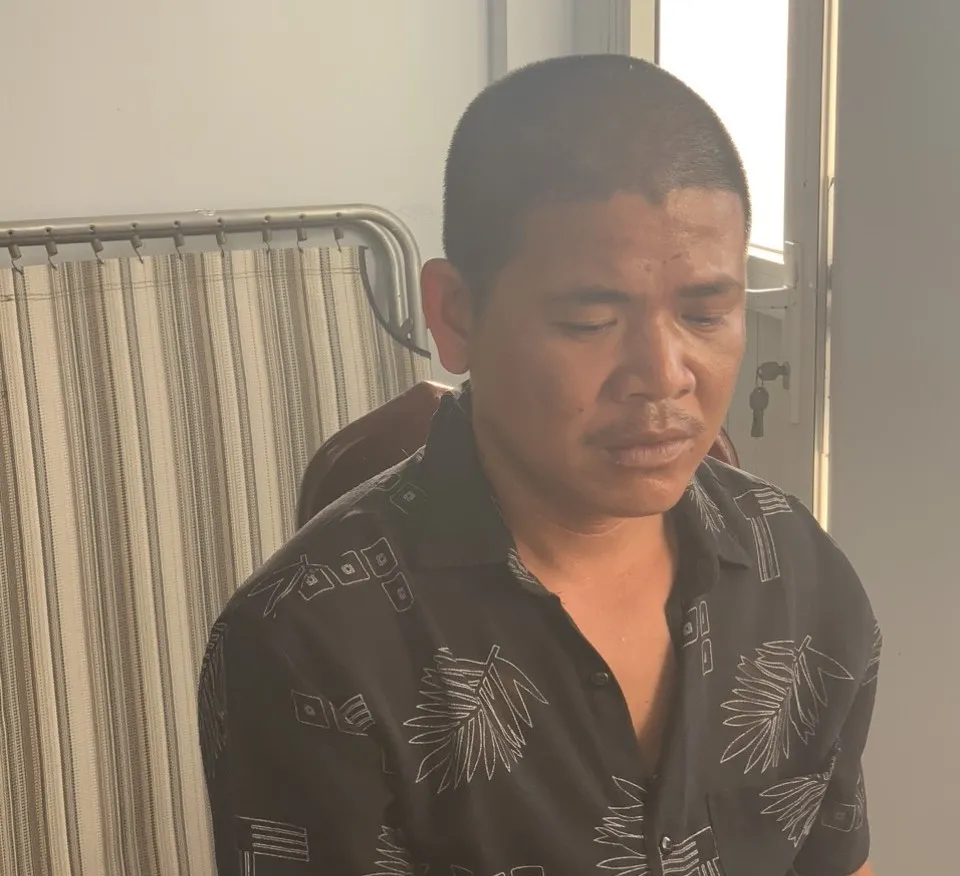 Mâu thuẫn với mẹ trong lúc nhậu, đâm cha dượng tử vong